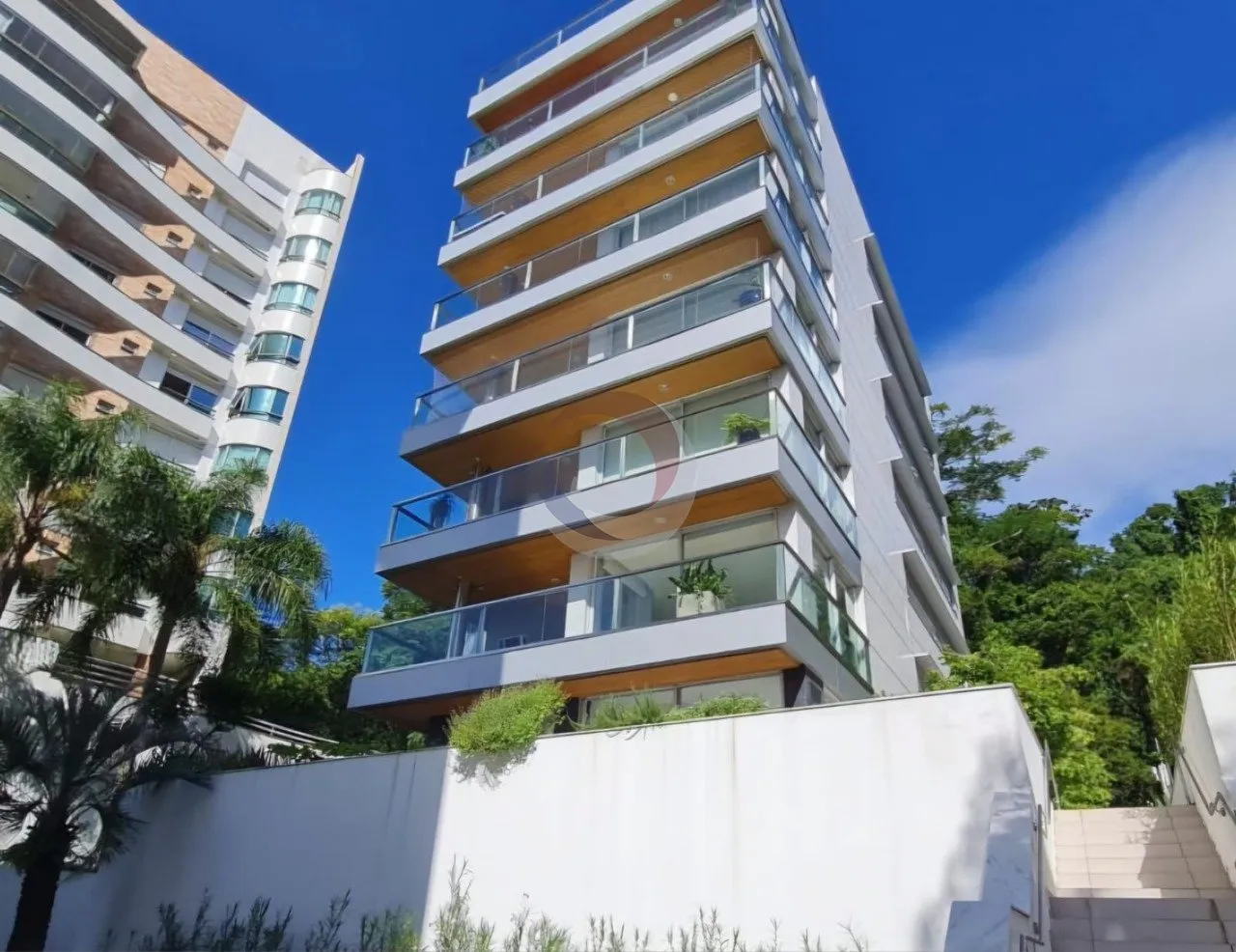 Furnished apartment, 237 m², with floor-to-ceiling windows — photo 20