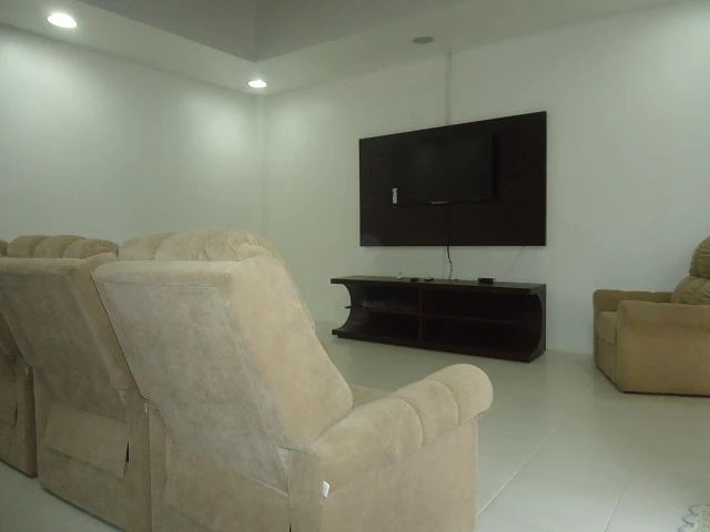 Застеклённый балкон и 3 спальни: дом 180 м² — photo 40