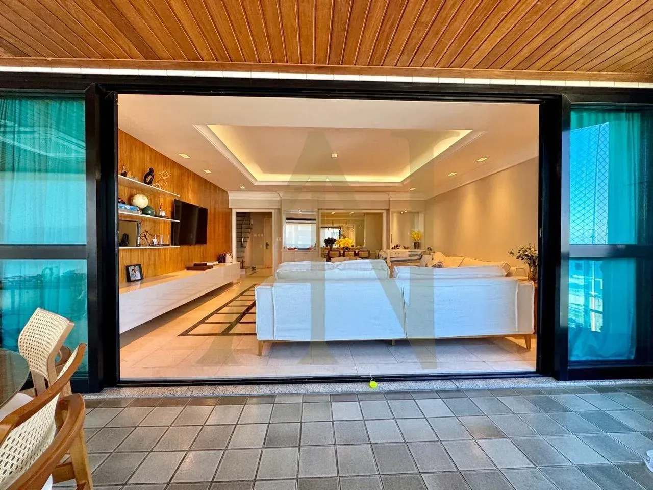 Furnished apartment with 4 bedrooms and 5 bathrooms — photo 8