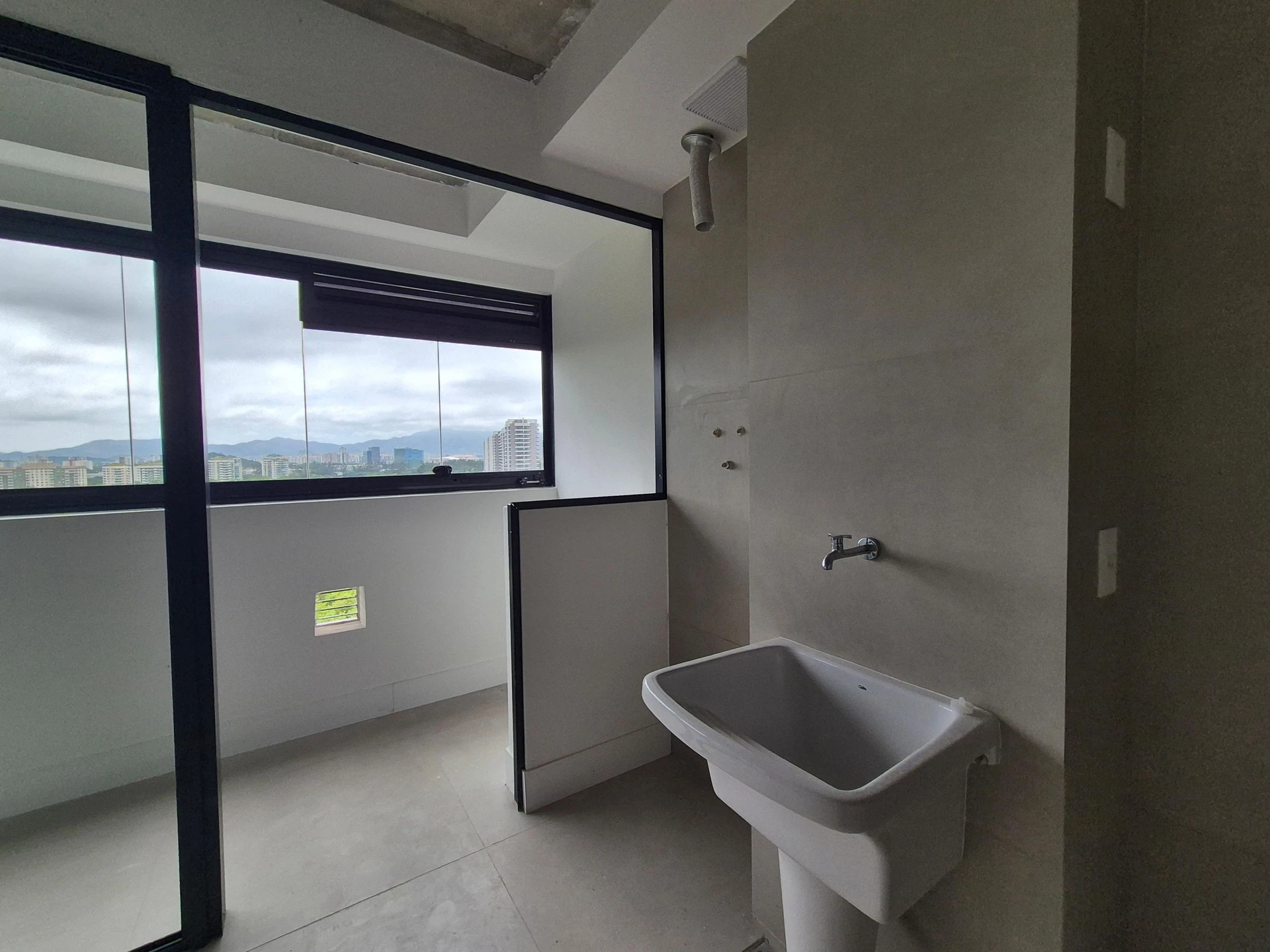 3-bedroom apartment with a mountain view — photo 42