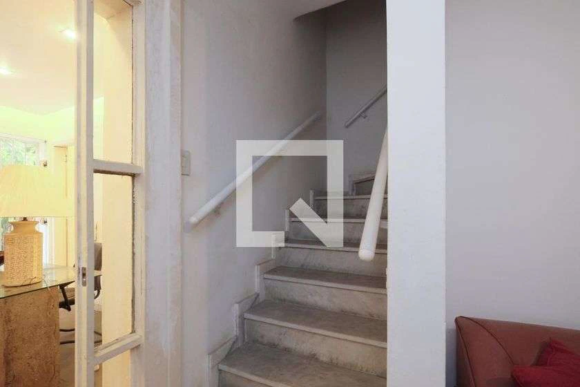 Rental house with 10 bedrooms and a separate kitchen — photo 4