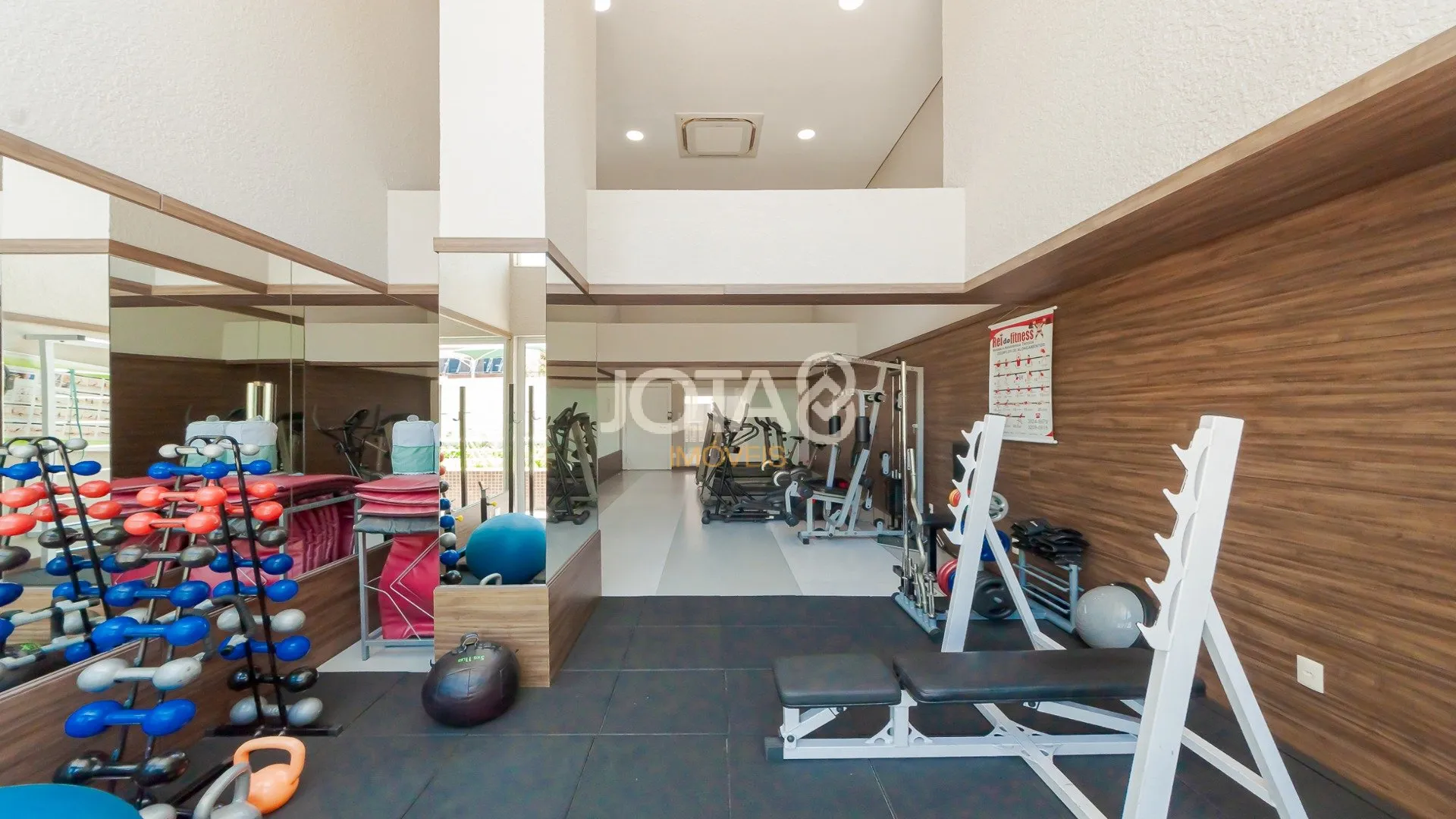 199 m² apartment with 2 bedrooms and a suite, 2 parking — photo 43