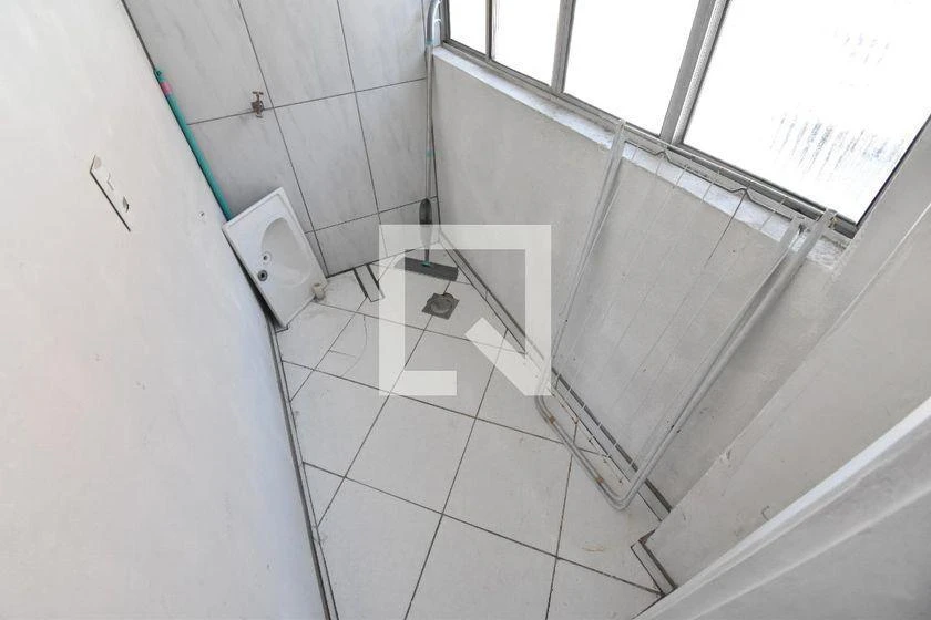 47 m² apartment with a walk-in closet and a home office — photo 4