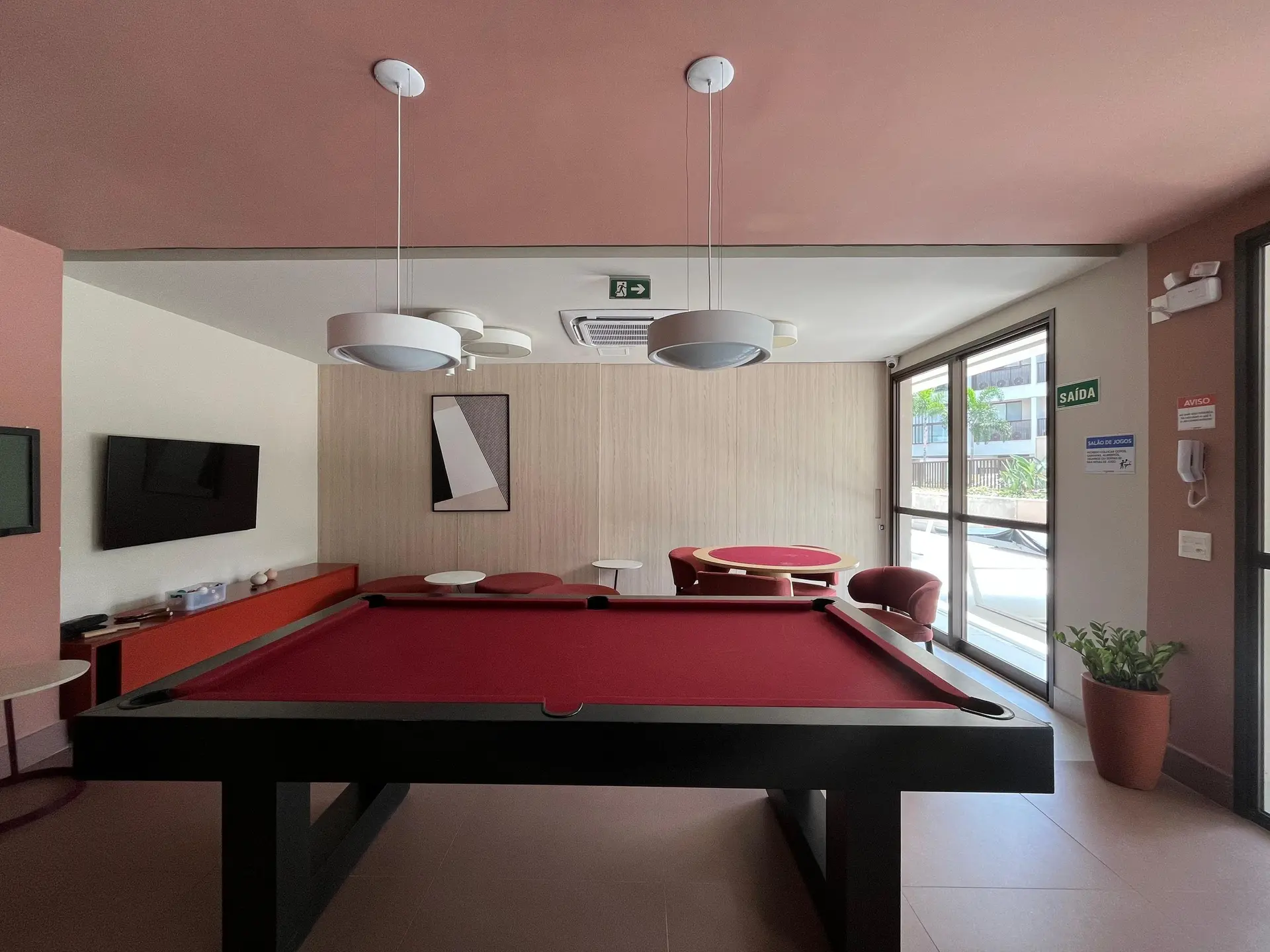 Furnished apartment, 89 m², with a glass-enclosed balcony — photo 52