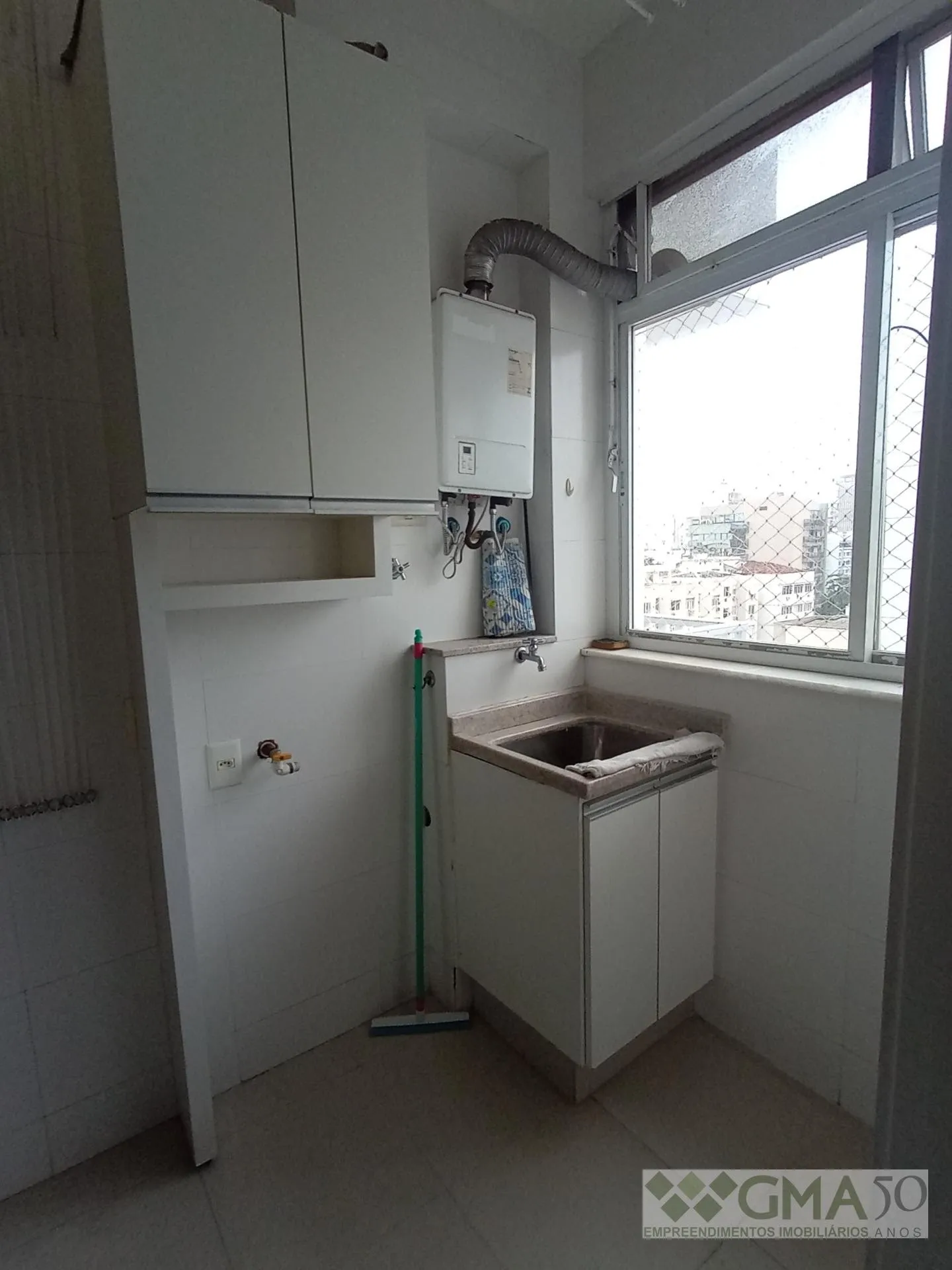 3-bedroom apartment with a mountain view — photo 11