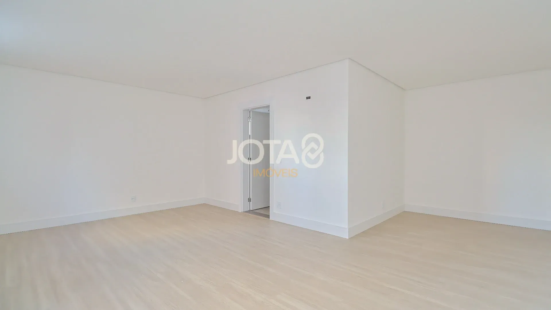 Квартира з 3 спальнями-сюїтами 193 м² і 4 паркомісця — photo 36