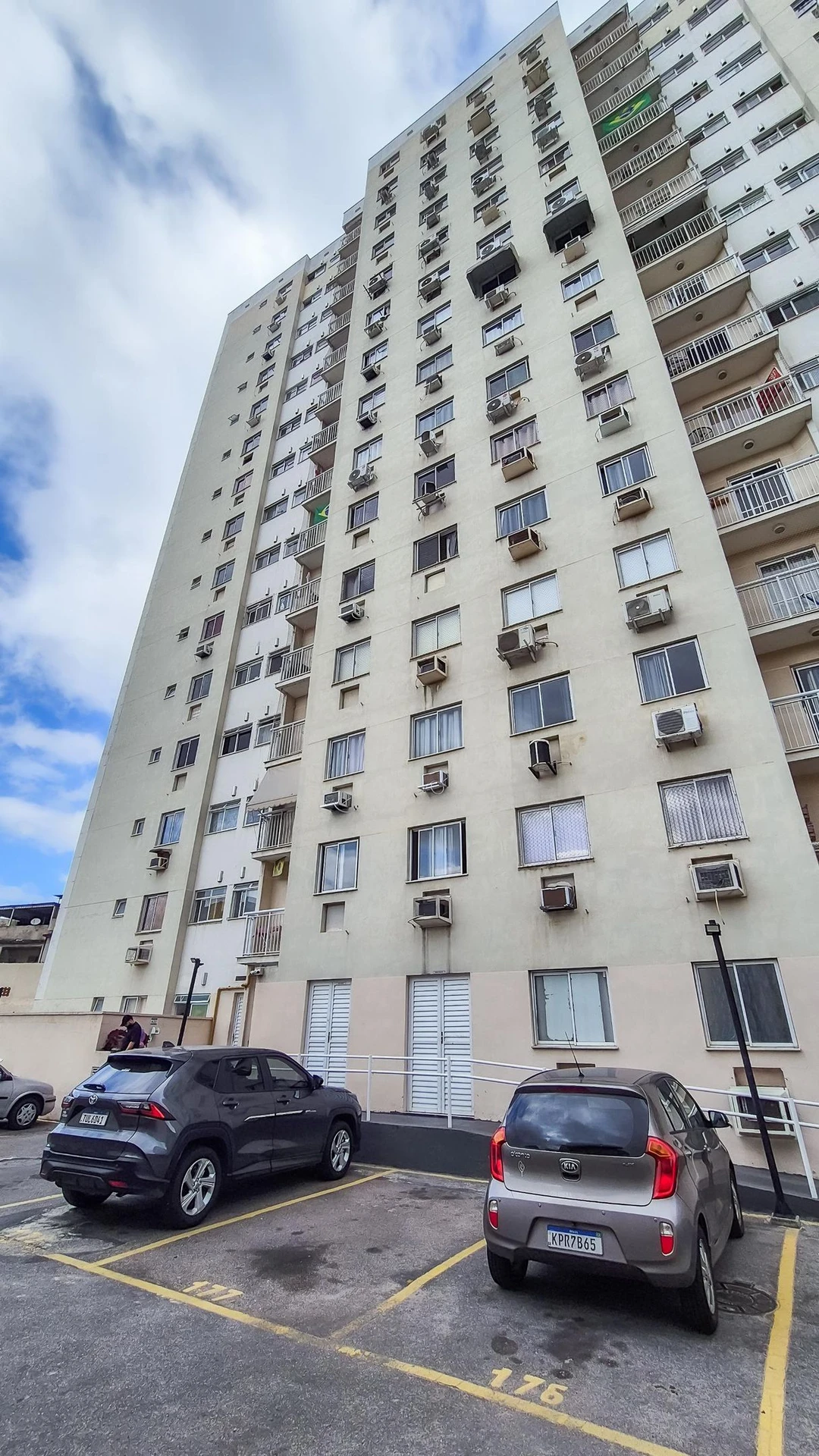 Mountain view in a 2-bedroom apartment, 48 m² — photo 8