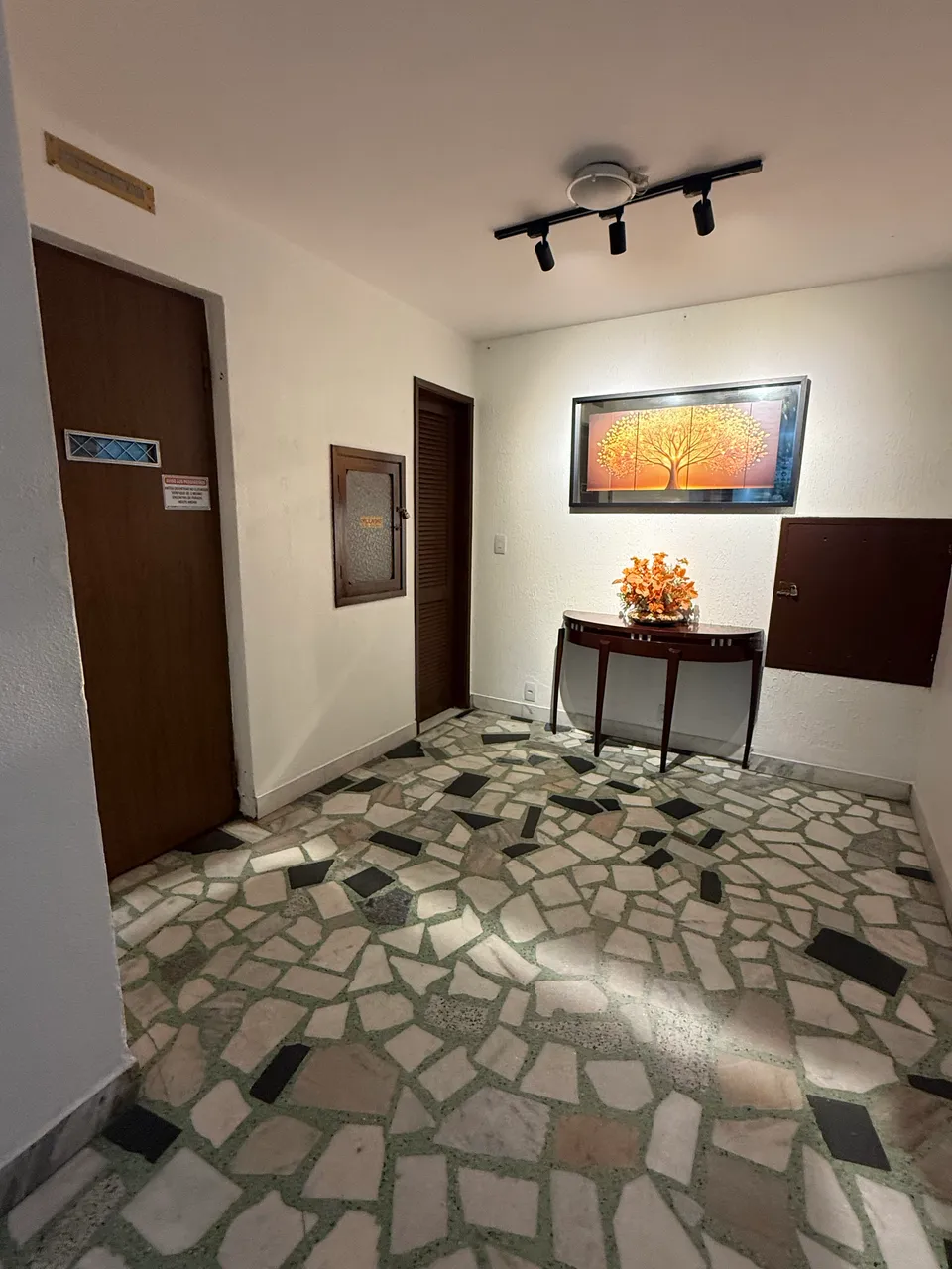 Apartment with no parking, 3 bedrooms and 2 bathrooms — photo 2