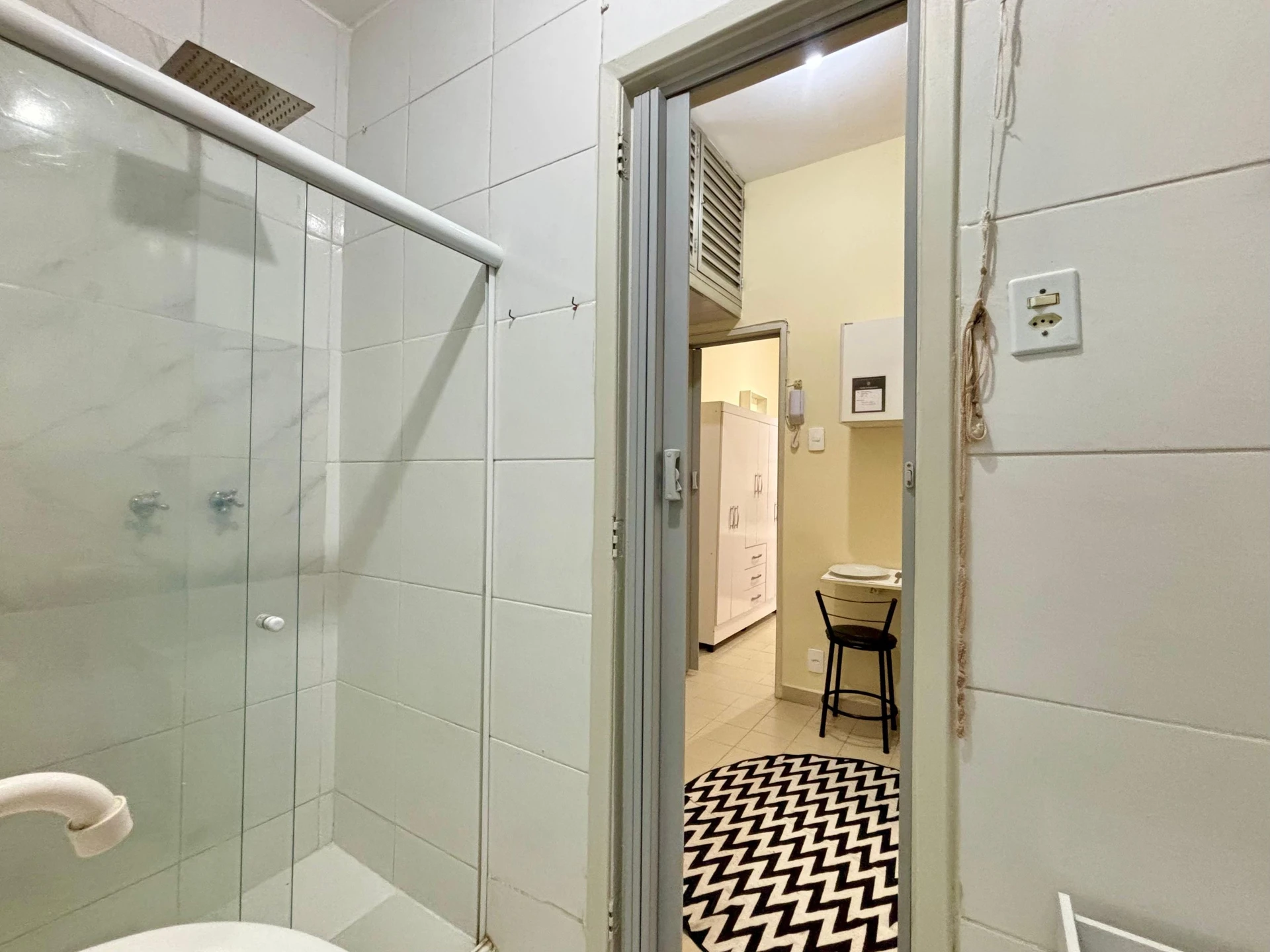 Furnished studio with 1 bedroom and a glass shower — photo 16