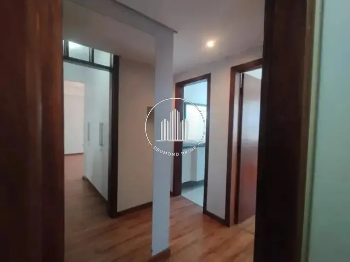4-bedroom apartment in a building with a pool — photo 19