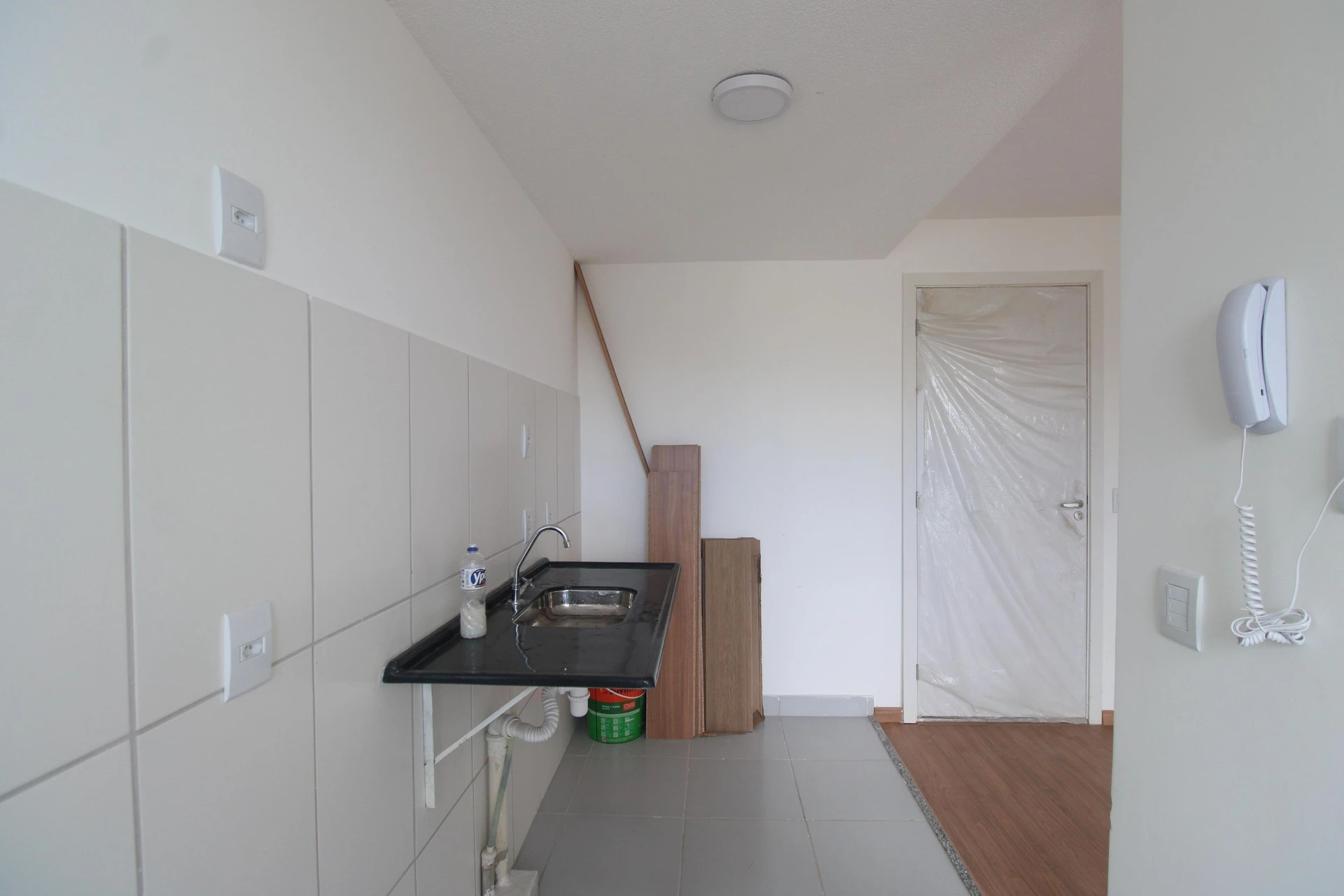 Unfurnished 2-bedroom apartment with balcony and private garden — photo 28