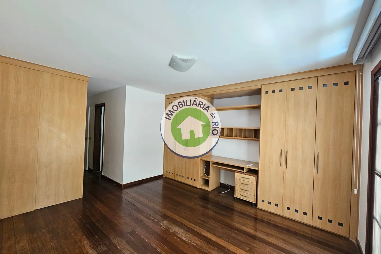 House with 4 bedrooms and 5 bathrooms plus balcony — photo 3