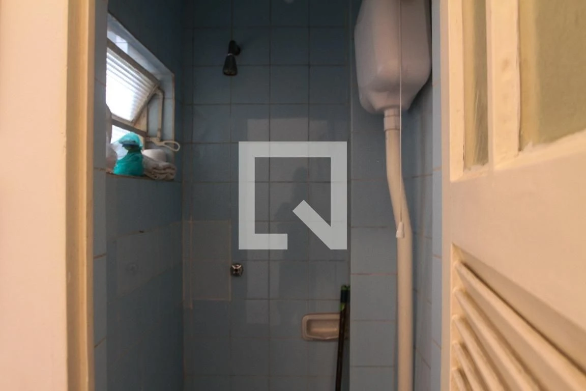One-bedroom apartment with a washing machine — photo 9