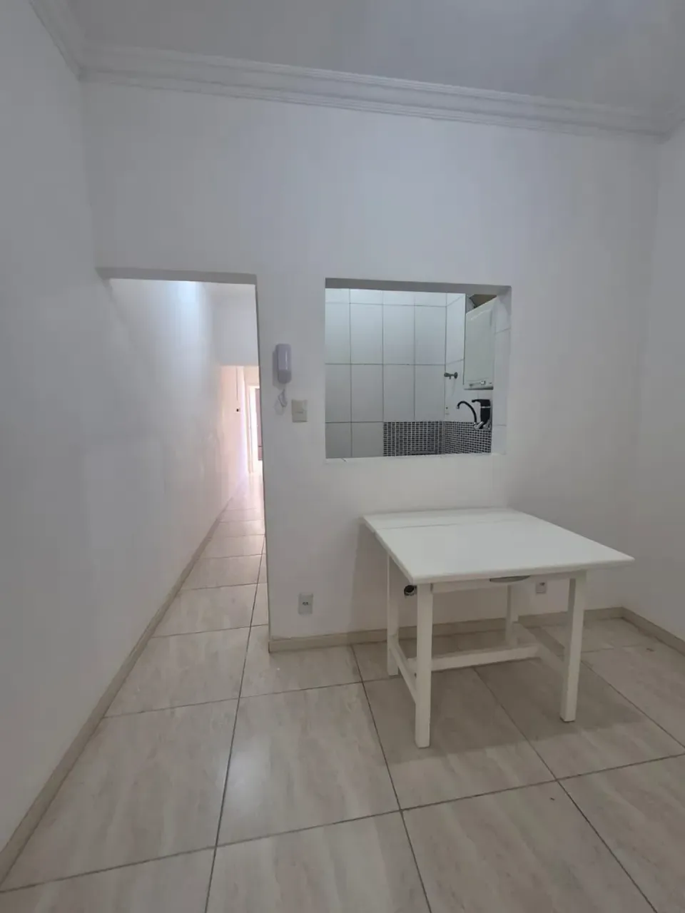 Unfurnished 1-bedroom apartment with a closed kitchen — photo 4