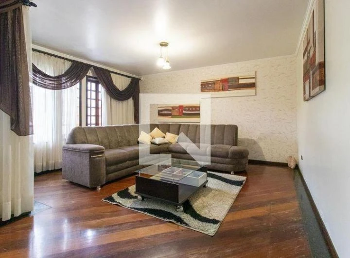 Rental house with 4 bedrooms and 287 m²
