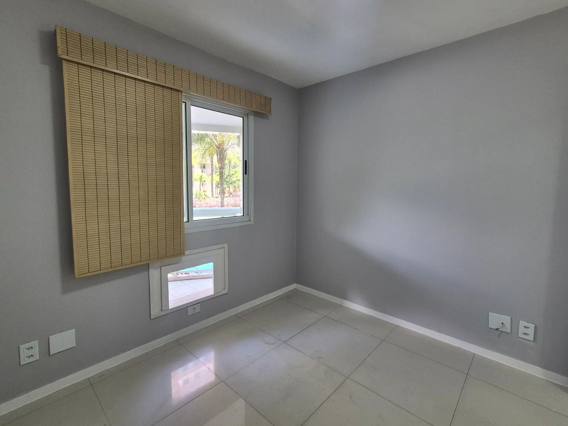 4-bedroom apartment in a building with a gym — photo 12
