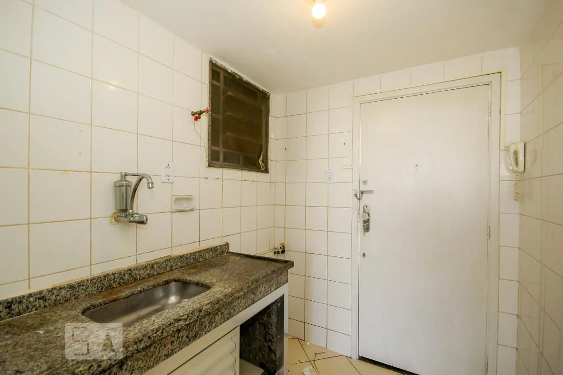 Apartment, 30 m², with wood or laminate floors — photo 2