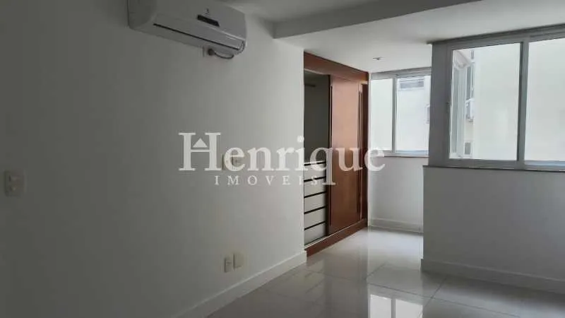 4-bedroom 4-bath apartment with a glassed-in balcony — photo 14