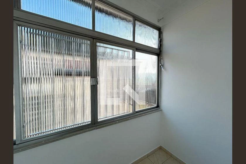 Apartamento com piso de madeira ou laminado, Pilares — photo 4
