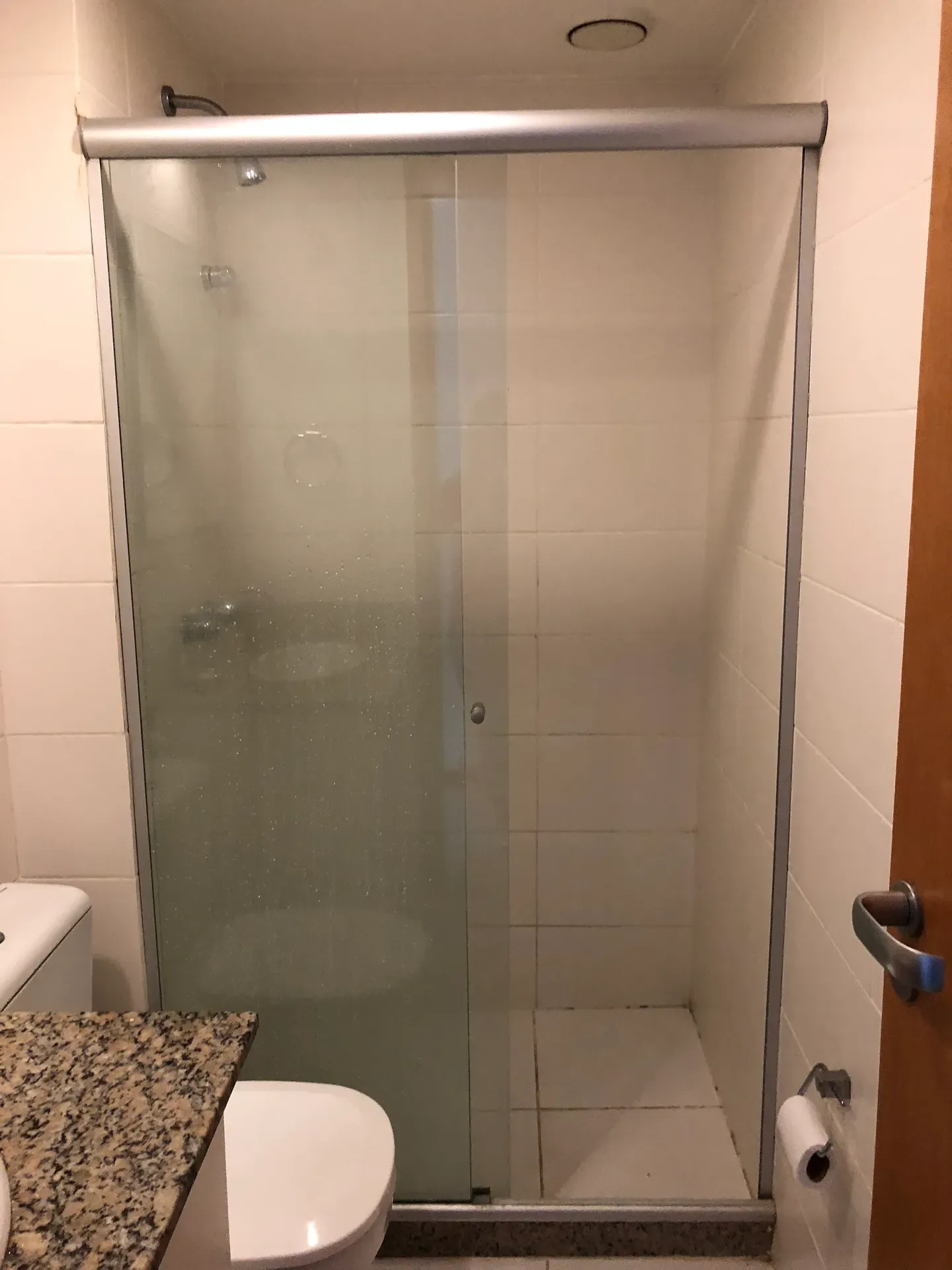 2-bedroom apartment in a building with a gym — photo 10