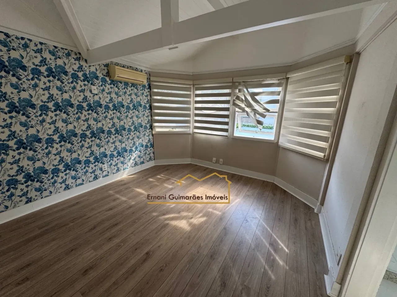 House with an open-plan kitchen and 4 bedrooms — photo 15