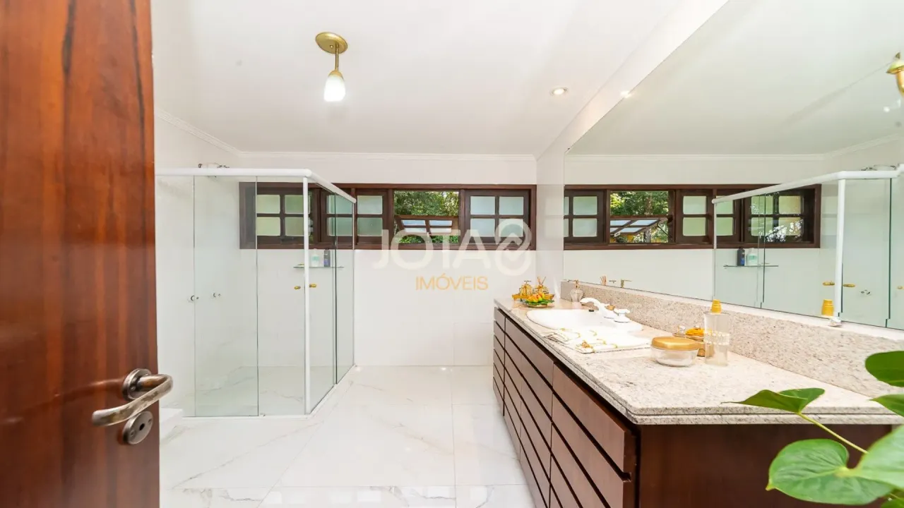 Casa com 4 suítes e cozinha com fogão a gás — photo 16
