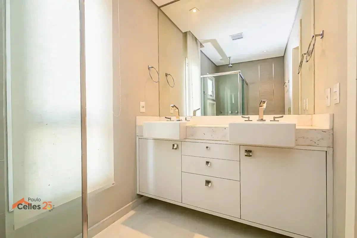 Furnished house, 275 m², with a glass-enclosed balcony — photo 30
