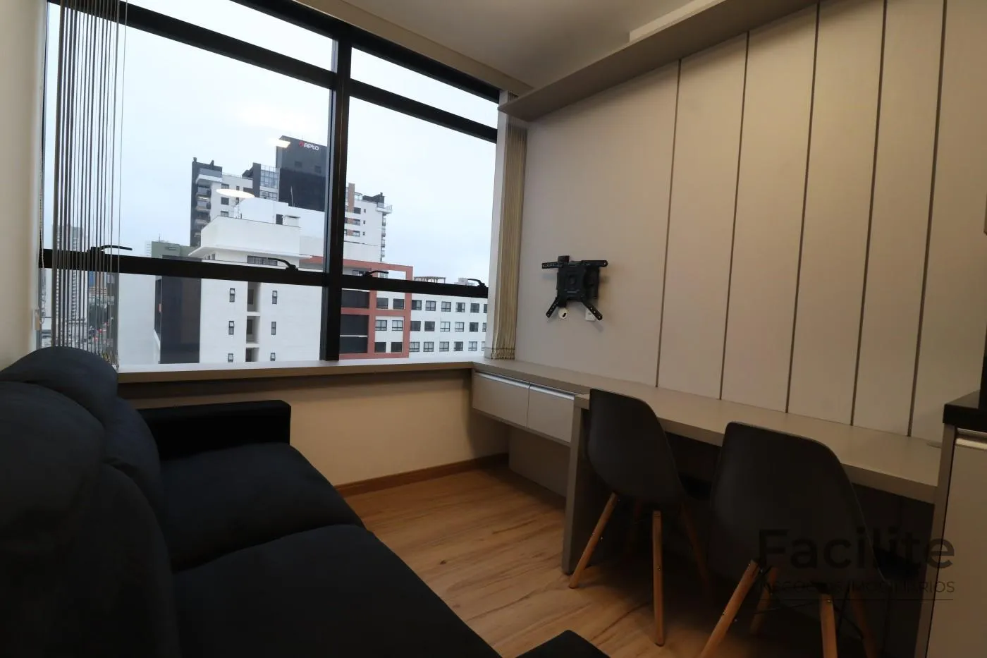 Apartment on the 19th floor with a home office — photo 36
