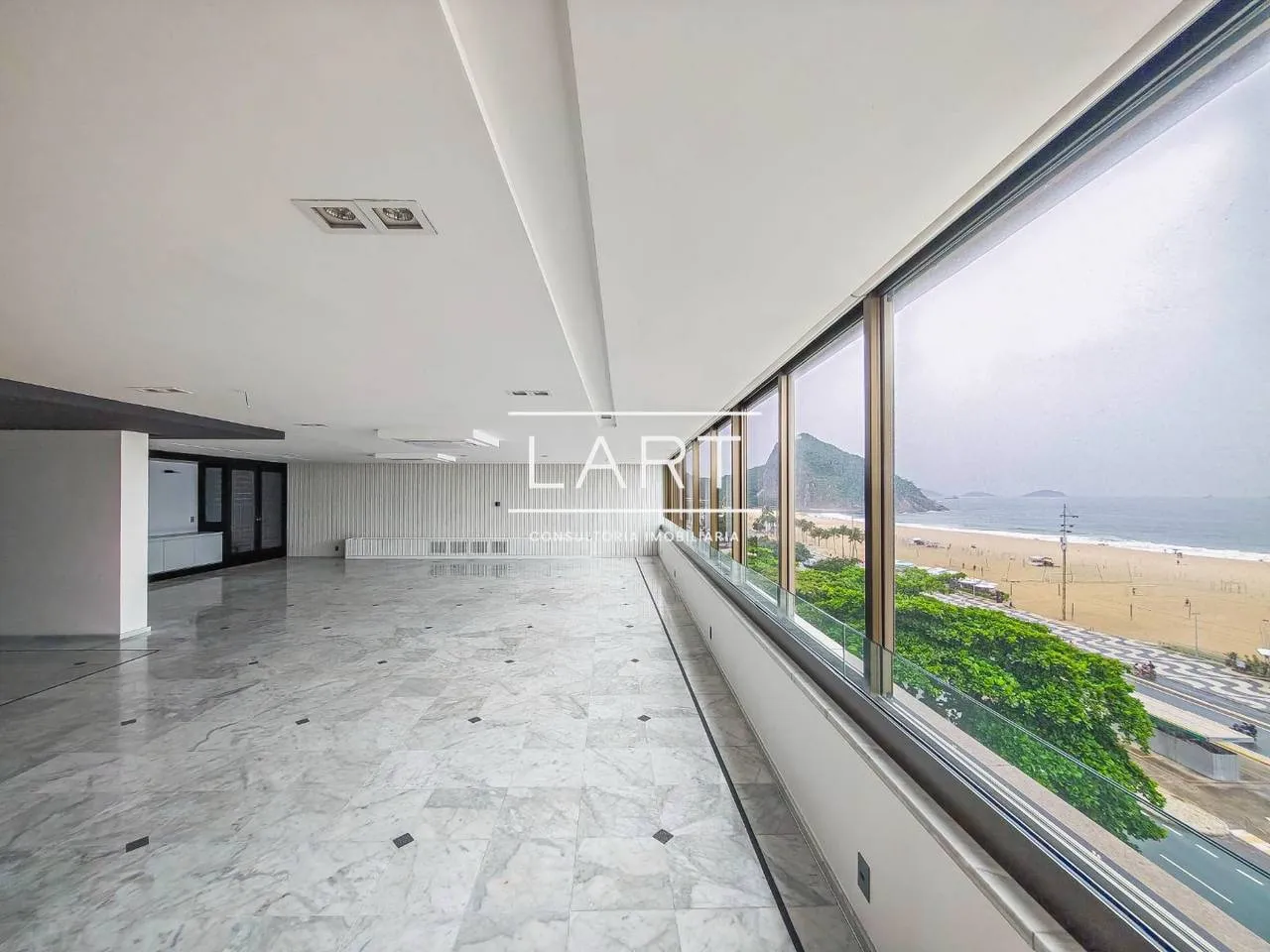 Furnished apartment, 465 m², with a water view