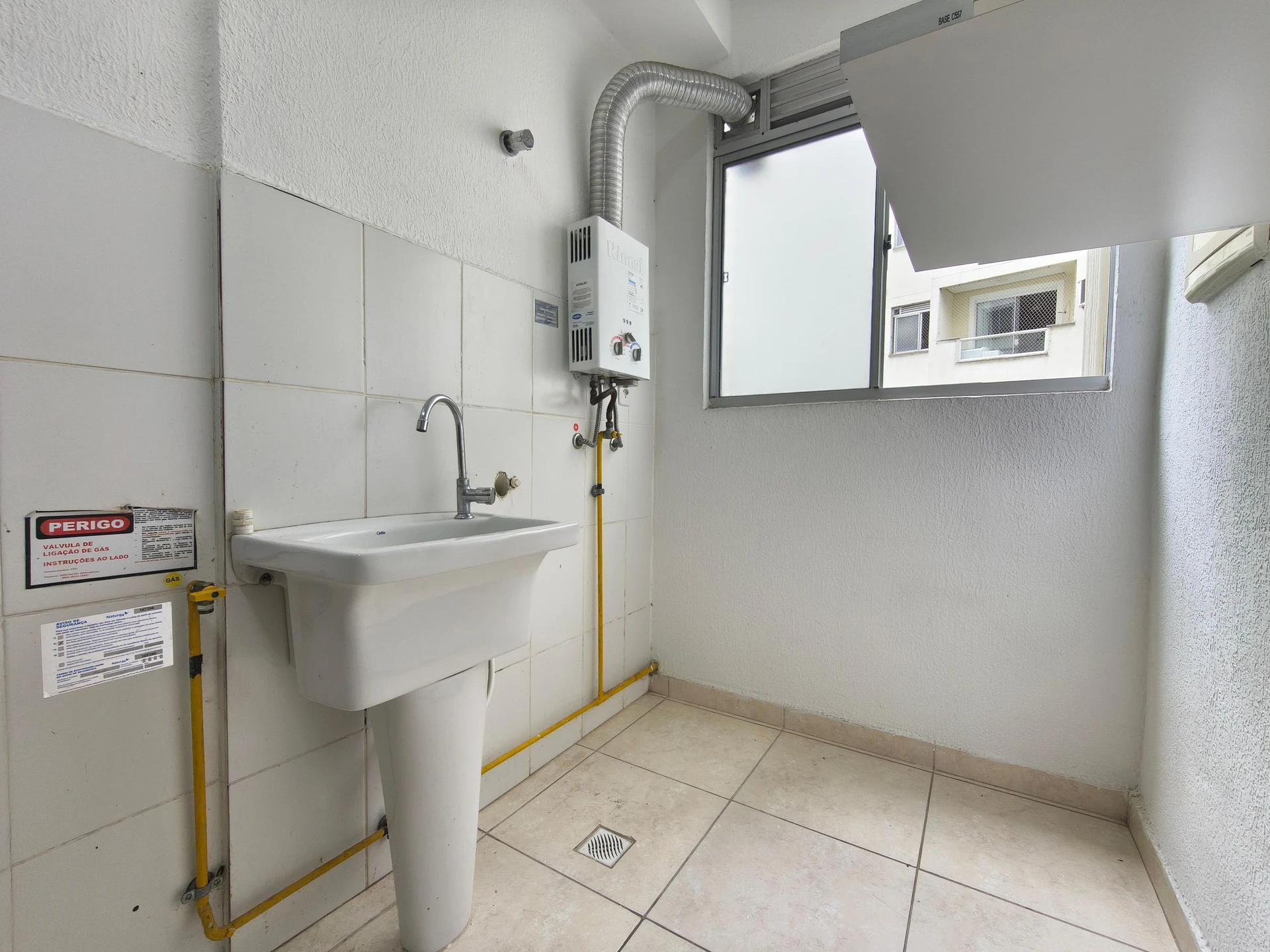 2-bedroom apartment in a building with a pool — photo 22