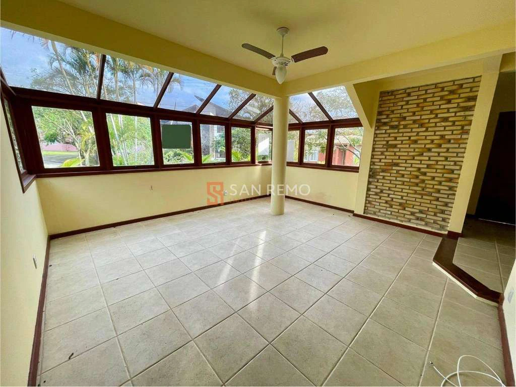 Casa de 600 m² com 4 quartos e varanda — photo 2