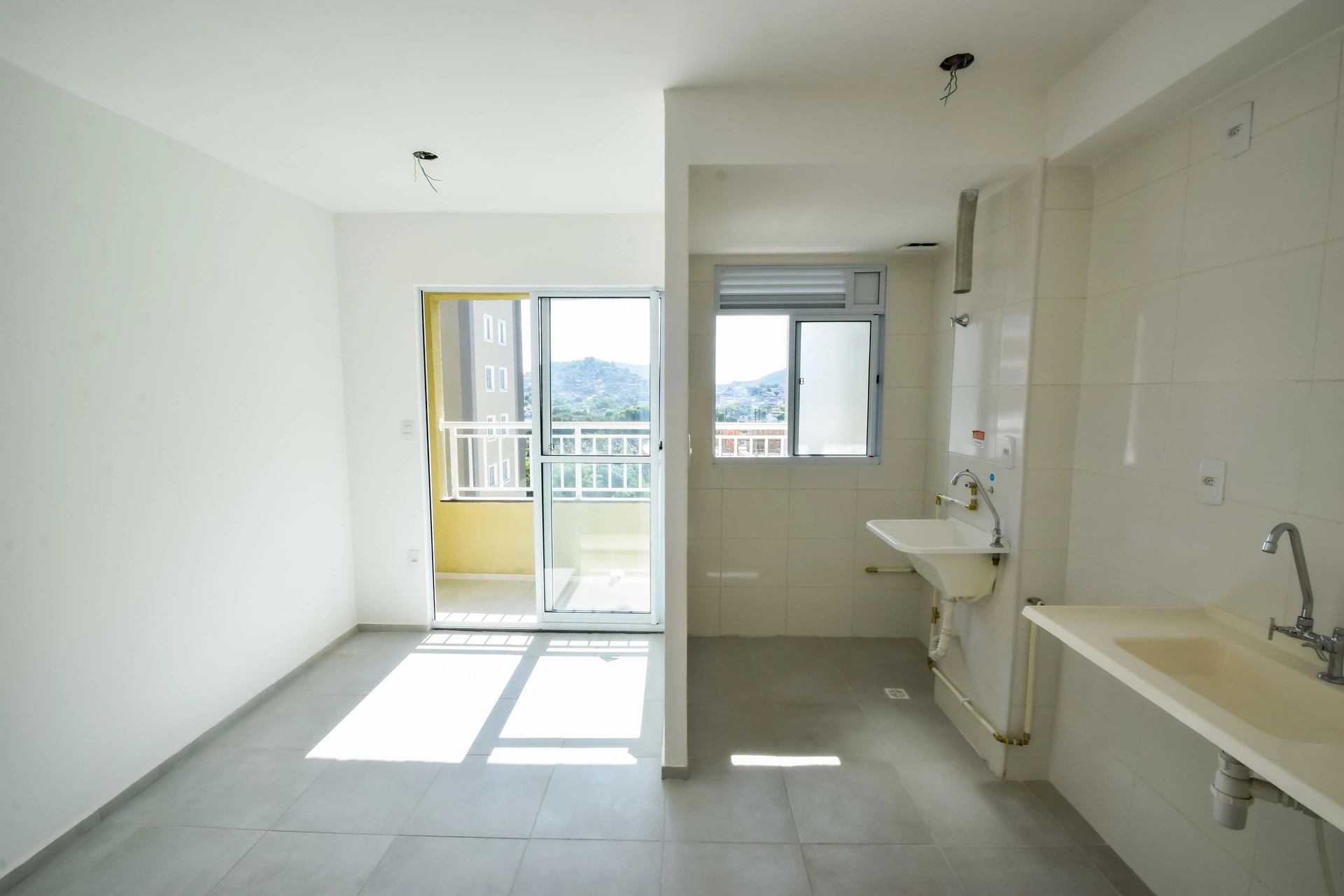 Mountain view in a 2-bedroom apartment, 42 m² — photo 7