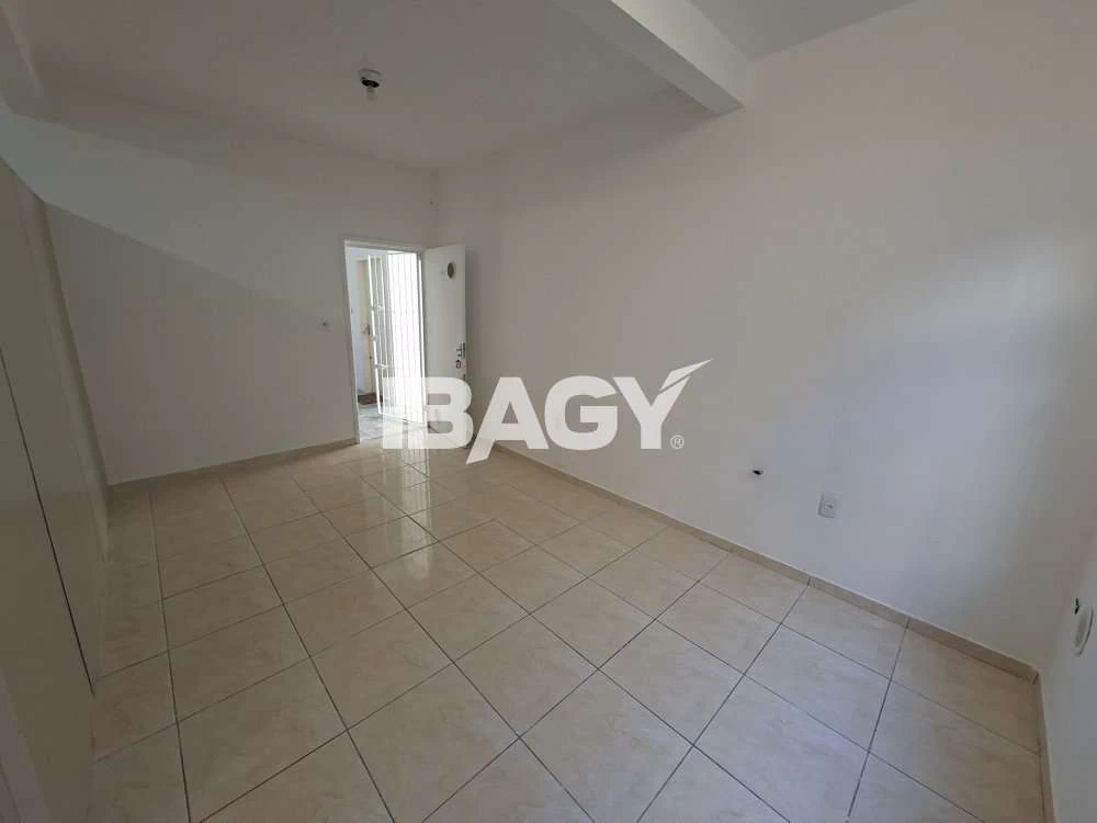 Unfurnished studio of 32 m² with 1 bedroom and 1 bathroom — photo 3