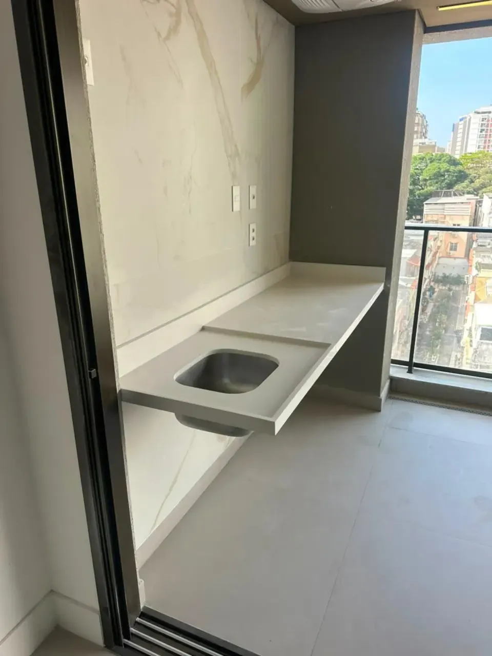 Apartamento com 4 quartos e 3 banheiros e varanda — photo 8