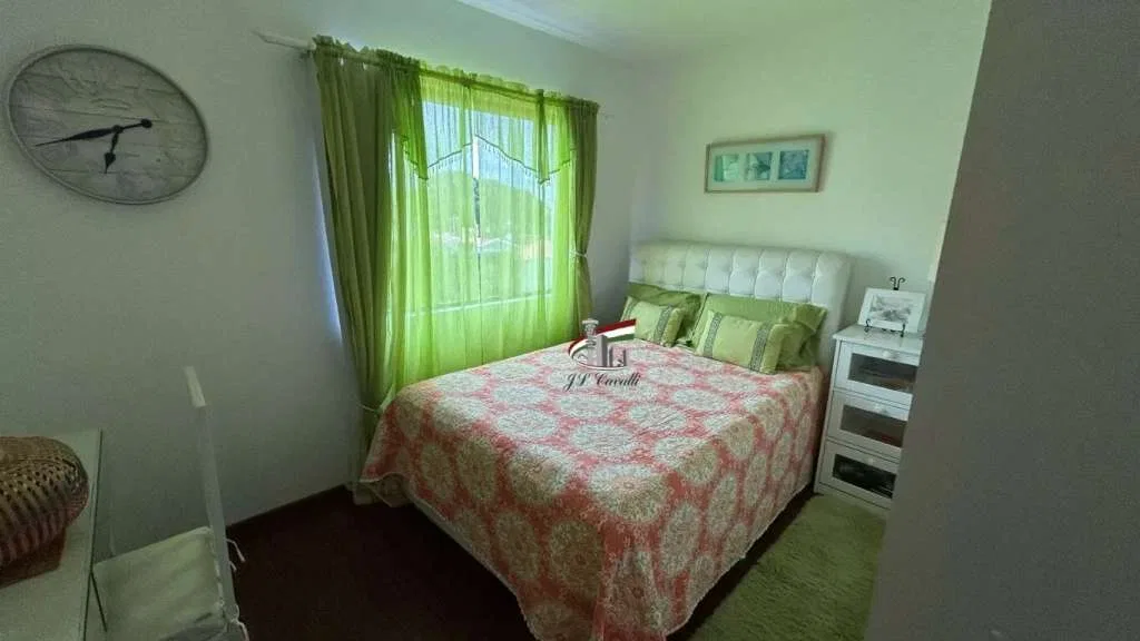 House with 4 bedrooms and a fully set-up laundry — photo 3