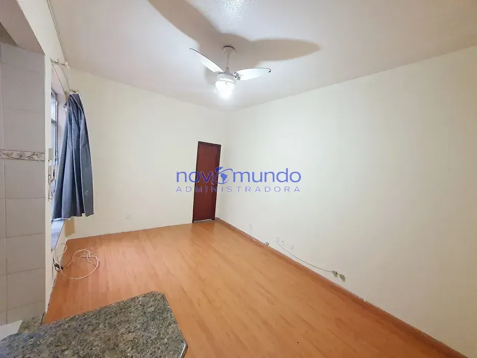 Studio, 23 m², with wood or laminate floors — photo 5