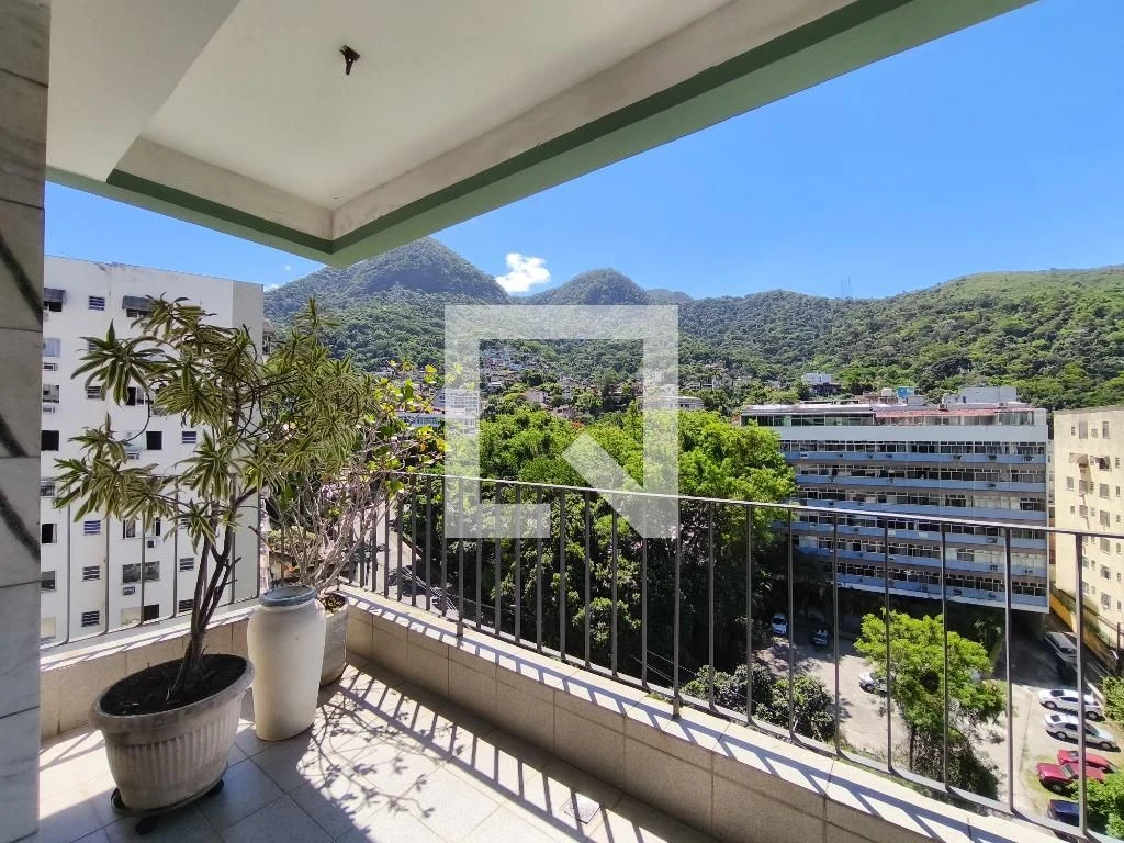 Furnished 4-bedroom apartment with balcony — photo 39