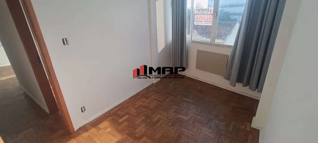 2-bedroom apartment with a compact kitchen and stove — photo 6