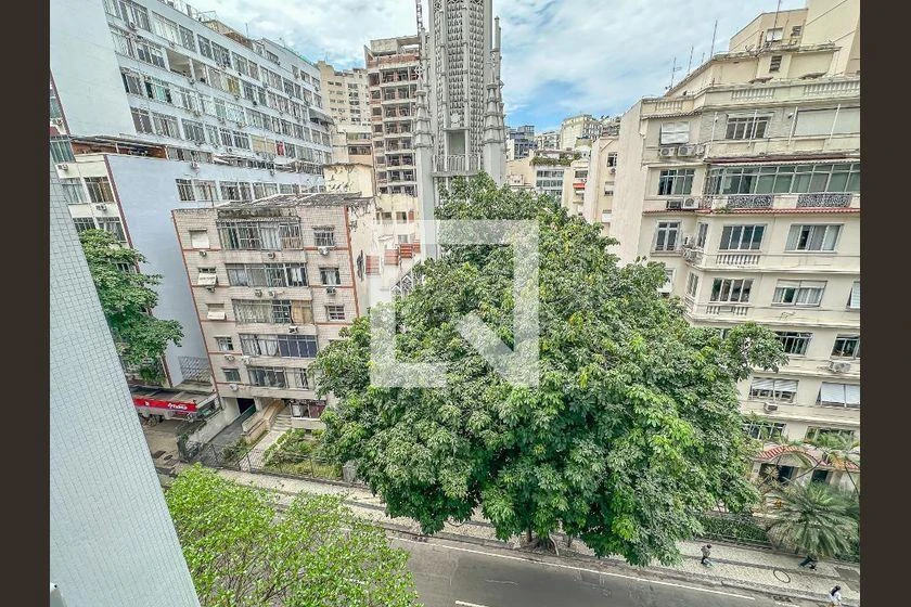 Квартира з 2 спальнями та дерев'яною підлогою або ламінатом — photo 3