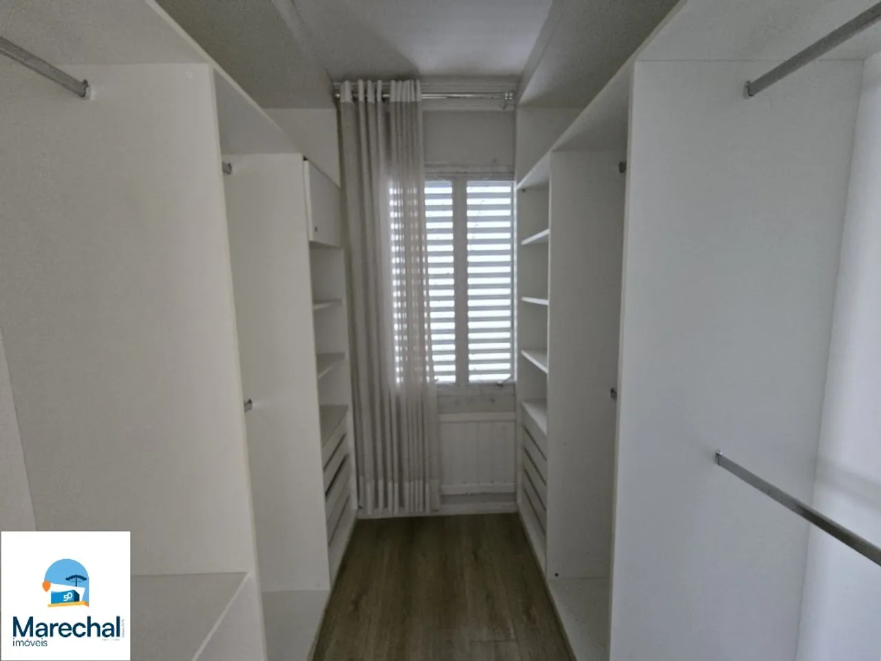 146 m² apartment with 3 bedrooms and 4 bathrooms — photo 16
