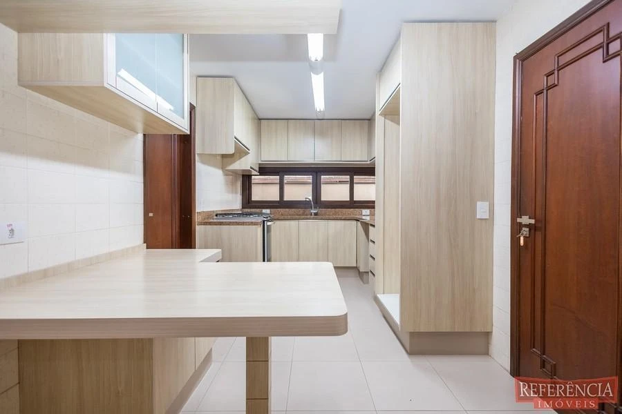 House, 550 m², with a walk-in closet — photo 8