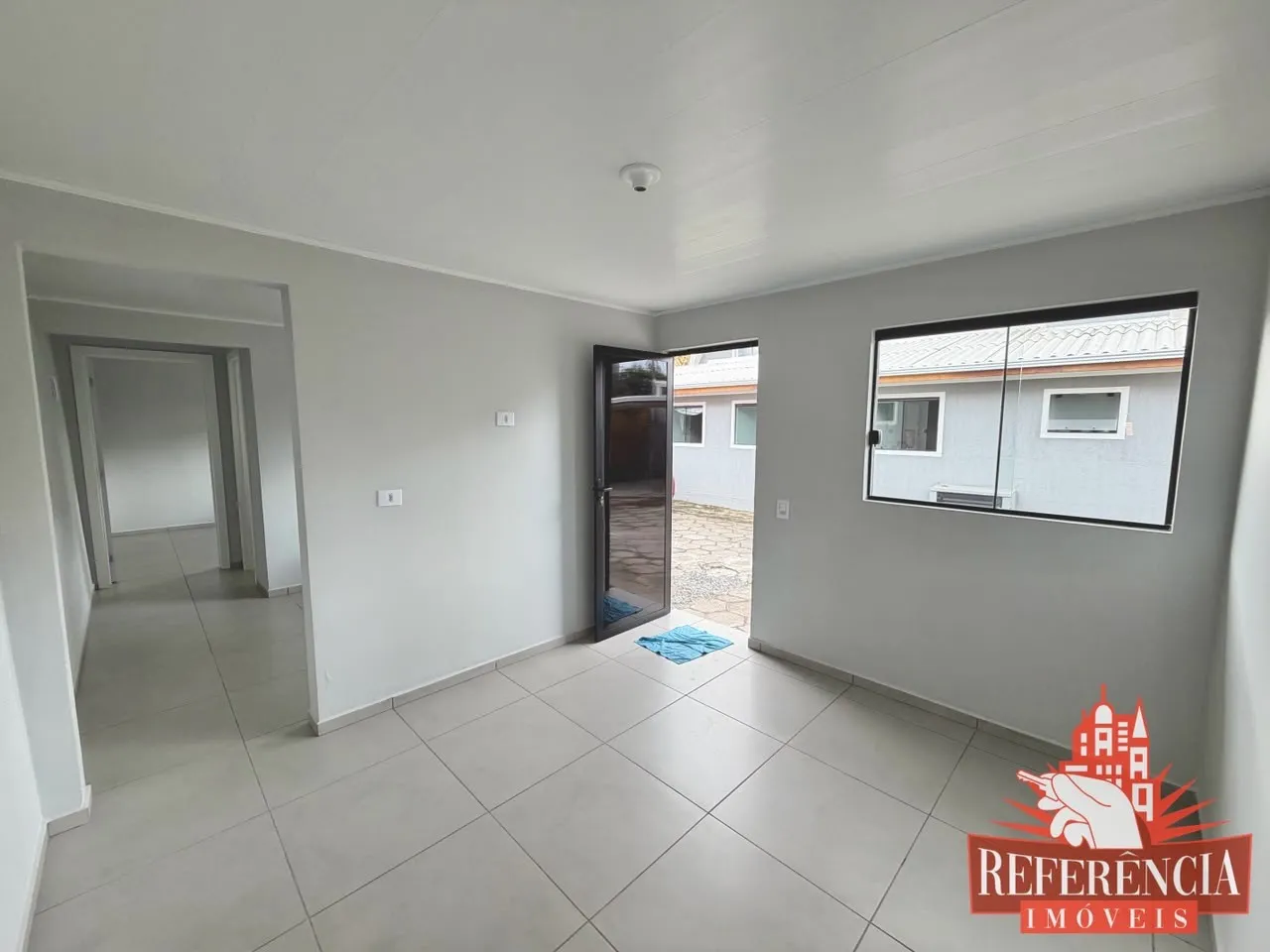 Single-level house with 2 bedrooms and 1 bathroom