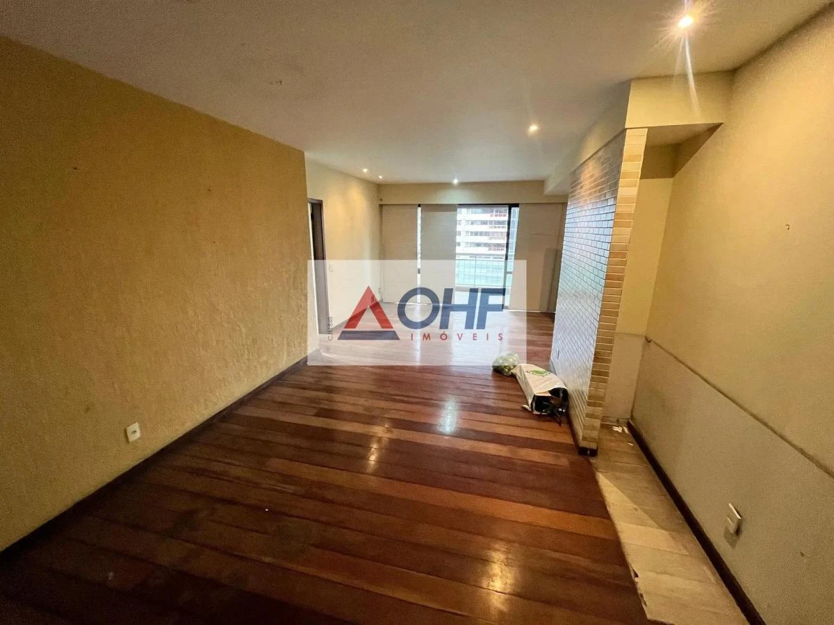 3-bedroom apartment in a building with a pool — photo 6