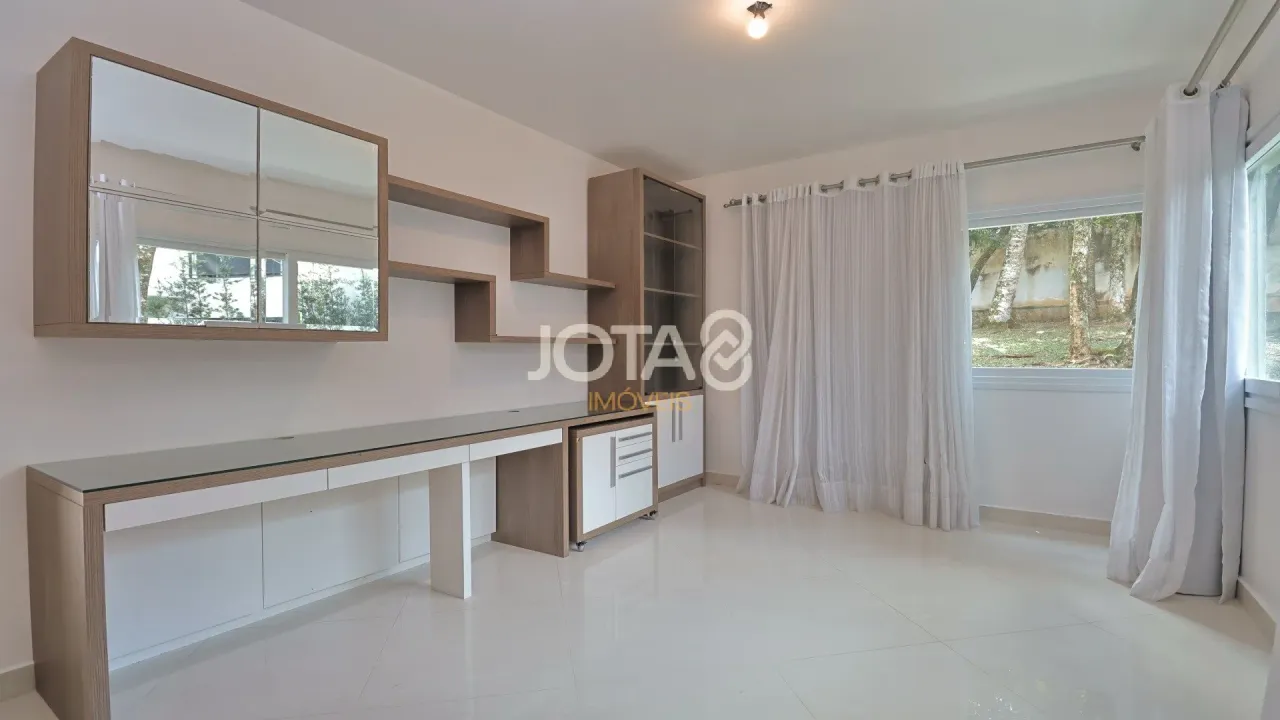 House with 5 bedrooms and a balcony in 370 m² — photo 11