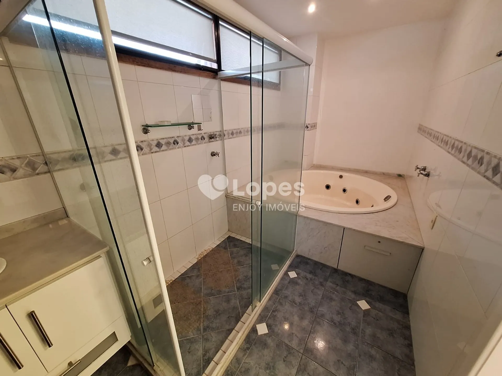 5-bedroom apartment in a building with a gym — photo 24