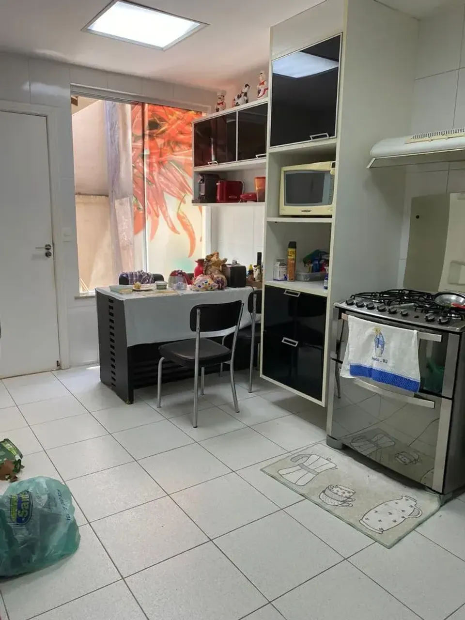 Casa com cozinha fechada e fogão a gás, 350 m² — photo 14
