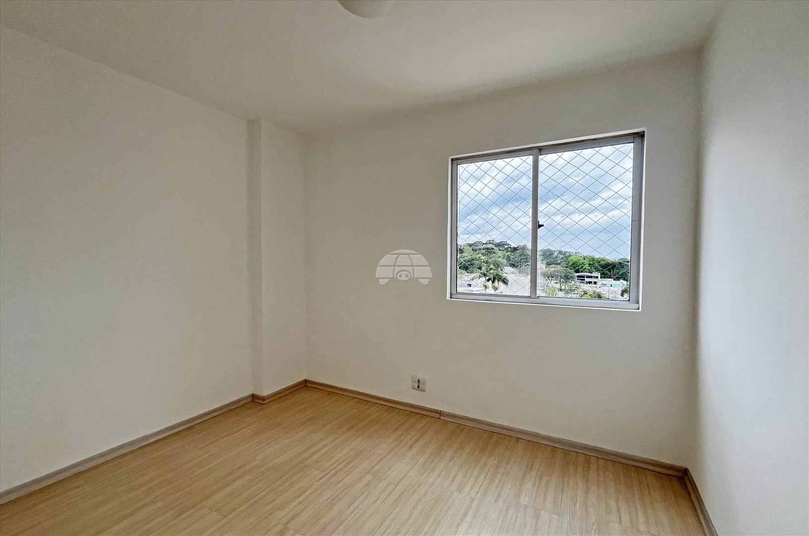 Apartment, 59 m², with wood or laminate floors — photo 3