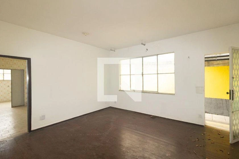 House, 500 m², with wood or laminate floors — photo 27