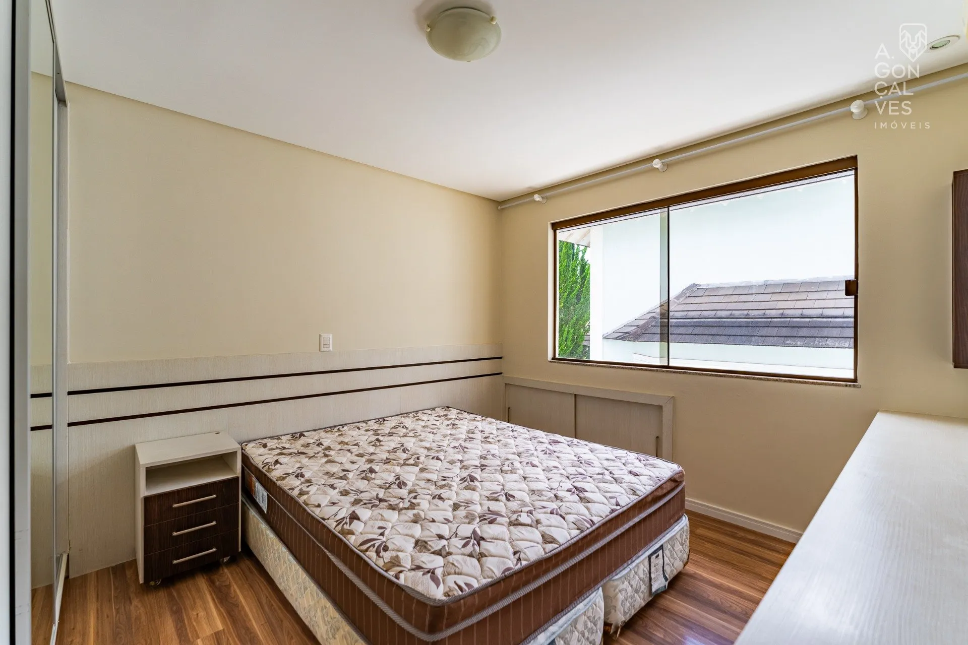 Unfurnished house with 4 bedrooms and 5 bathrooms — photo 20