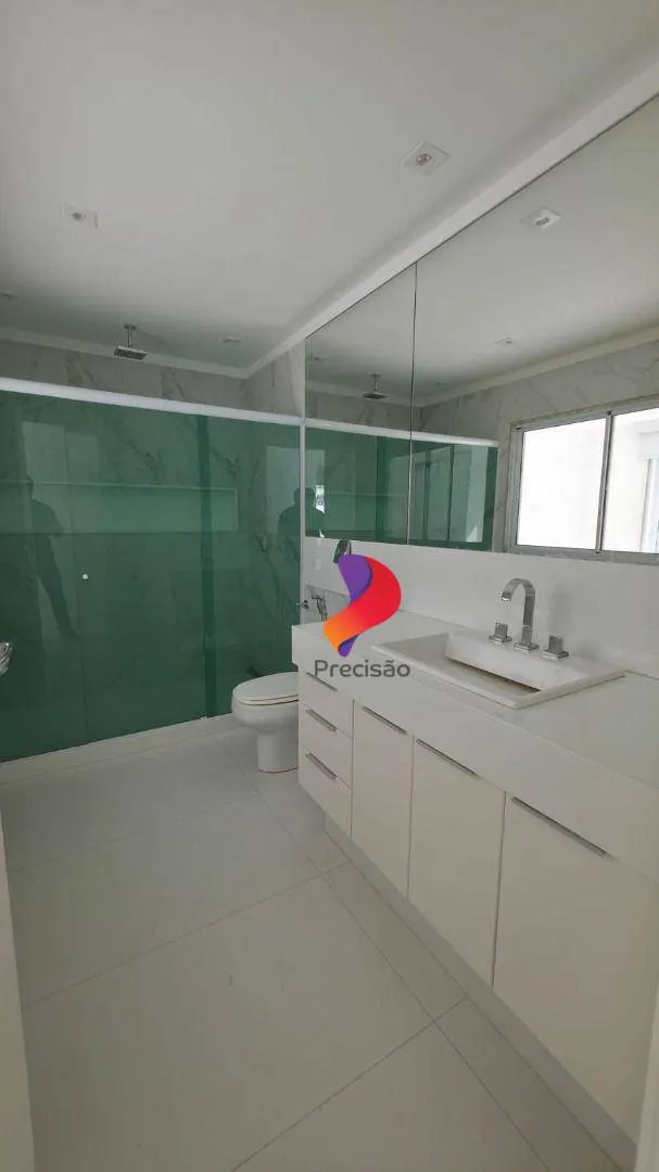 Rental apartment with 3 bedrooms and 5 bathrooms — photo 35